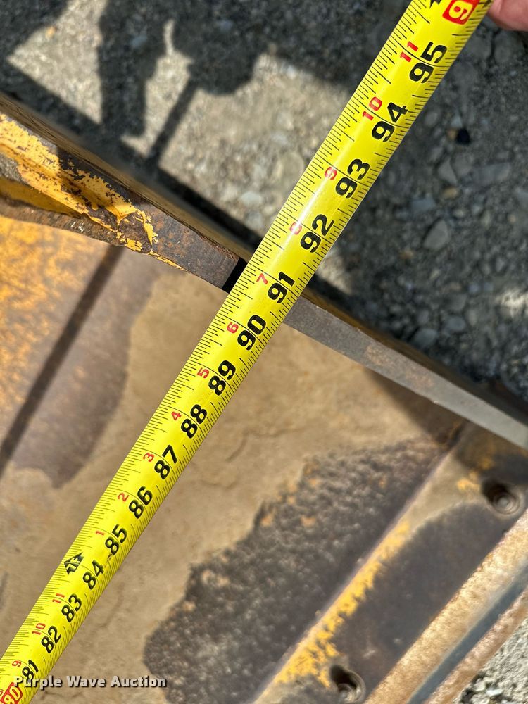 image for item DQ7377 2014 John Deere 310SK  backhoe