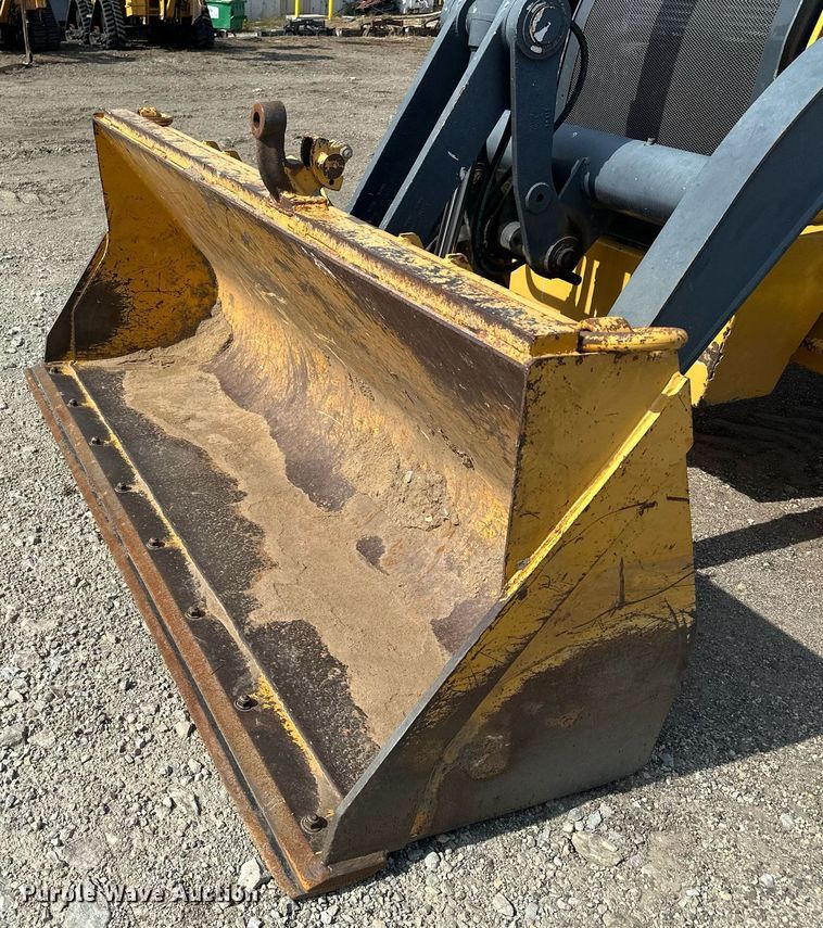 image for item DQ7377 2014 John Deere 310SK  backhoe