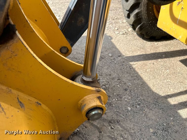 image for item DQ7377 2014 John Deere 310SK  backhoe