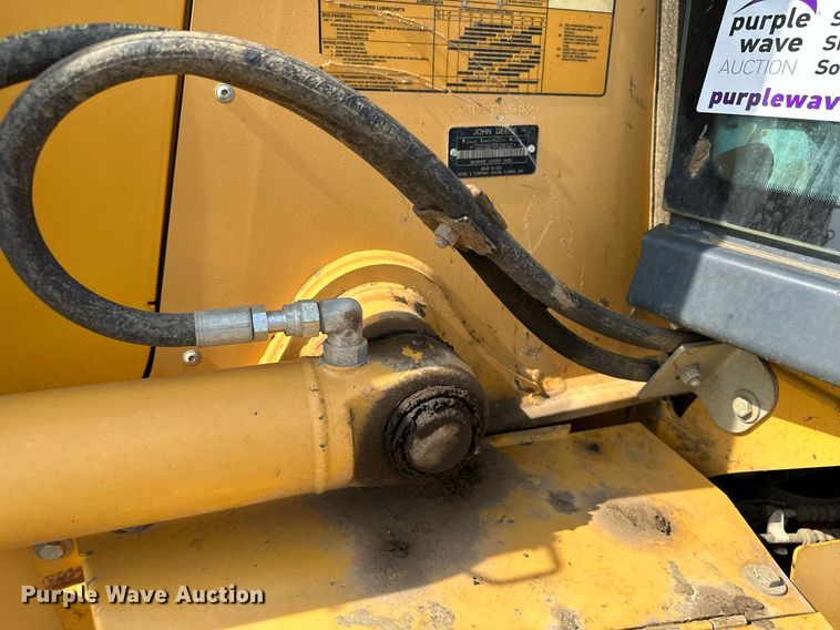 image for item DQ7377 2014 John Deere 310SK  backhoe