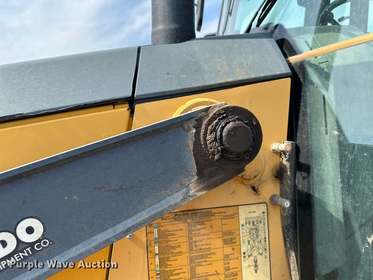 image for item DQ7377 2014 John Deere 310SK  backhoe