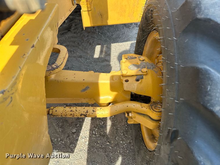 image for item DQ7377 2014 John Deere 310SK  backhoe