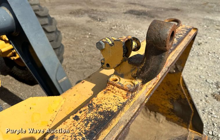 image for item DQ7377 2014 John Deere 310SK  backhoe