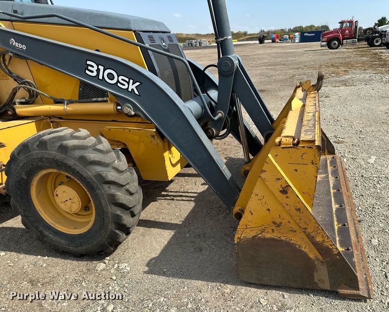 image for item DQ7377 2014 John Deere 310SK  backhoe
