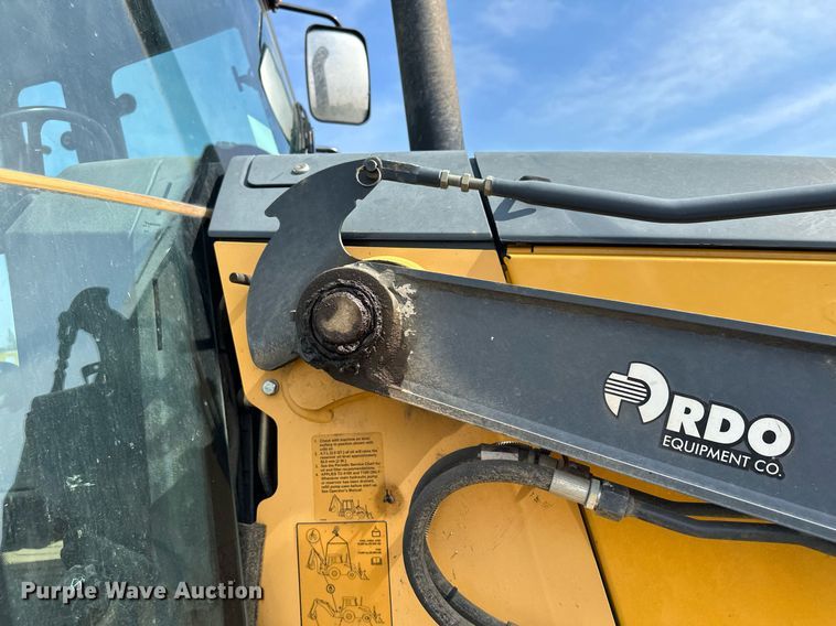 image for item DQ7377 2014 John Deere 310SK  backhoe