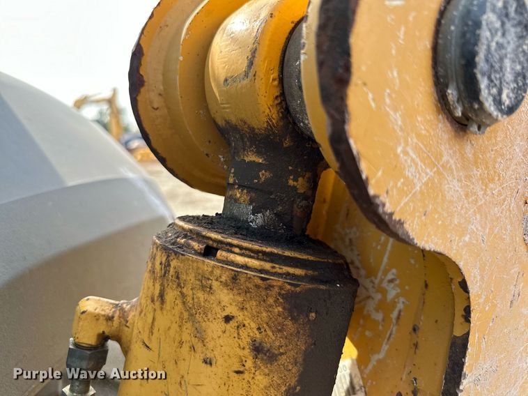 image for item DQ7377 2014 John Deere 310SK  backhoe