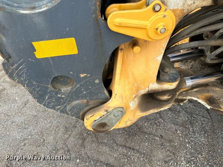 image for item DQ7377 2014 John Deere 310SK  backhoe