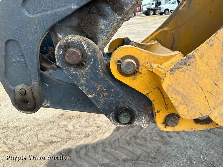 image for item DQ7377 2014 John Deere 310SK  backhoe