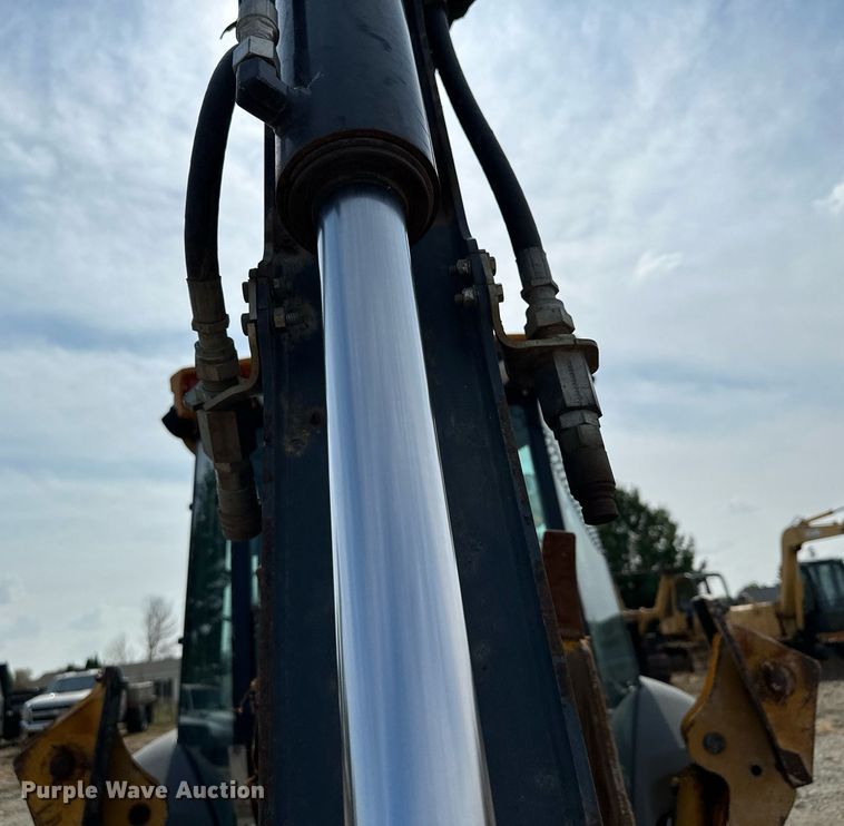 image for item DQ7377 2014 John Deere 310SK  backhoe