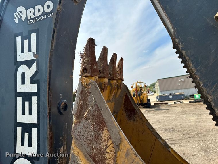 image for item DQ7377 2014 John Deere 310SK  backhoe