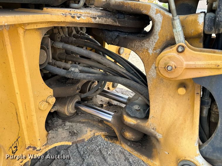 image for item DQ7377 2014 John Deere 310SK  backhoe