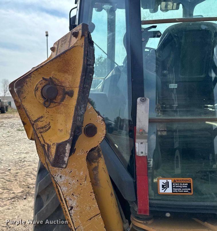 image for item DQ7377 2014 John Deere 310SK  backhoe