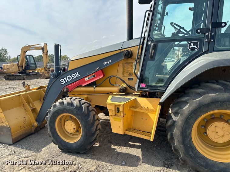 image for item DQ7377 2014 John Deere 310SK  backhoe