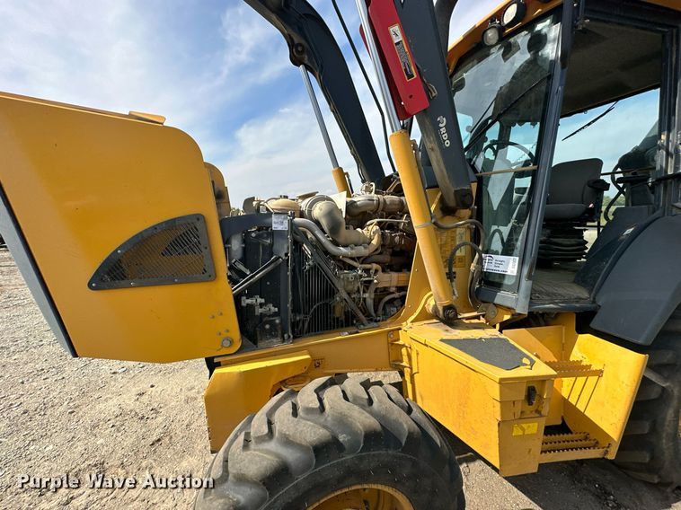 image for item DQ7377 2014 John Deere 310SK  backhoe