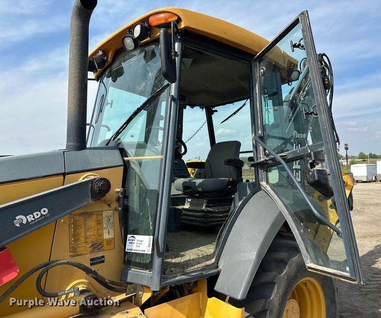 image for item DQ7377 2014 John Deere 310SK  backhoe