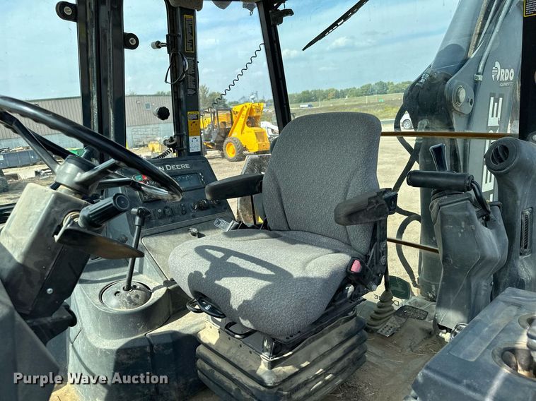 image for item DQ7377 2014 John Deere 310SK  backhoe