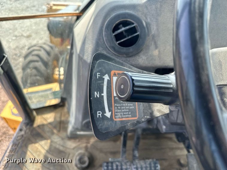 image for item DQ7377 2014 John Deere 310SK  backhoe