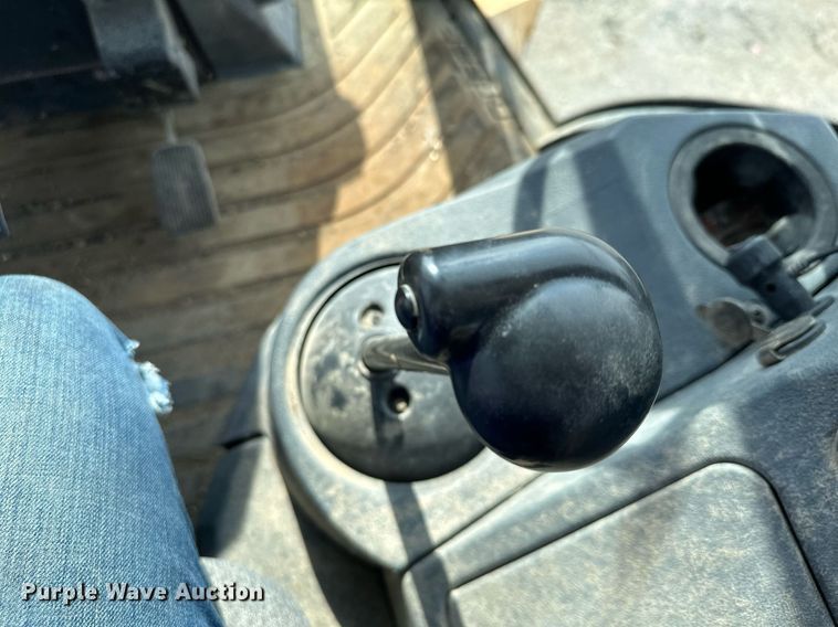 image for item DQ7377 2014 John Deere 310SK  backhoe