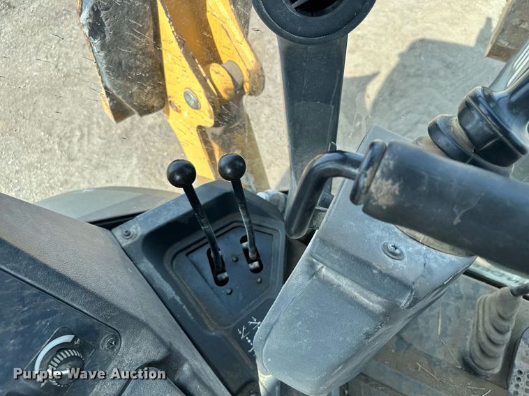 image for item DQ7377 2014 John Deere 310SK  backhoe