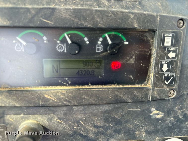 image for item DQ7377 2014 John Deere 310SK  backhoe