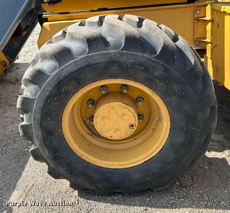 image for item DQ7377 2014 John Deere 310SK  backhoe