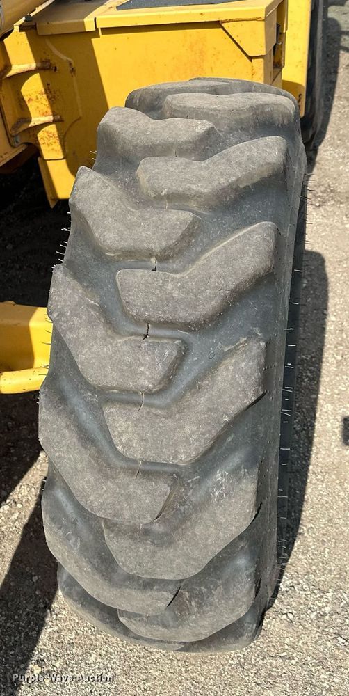 image for item DQ7377 2014 John Deere 310SK  backhoe