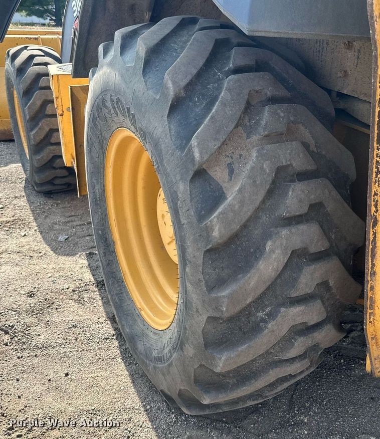 image for item DQ7377 2014 John Deere 310SK  backhoe