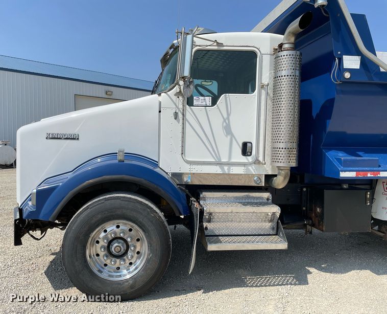 image for item DR7533 2006 Kenworth T800  dump truck