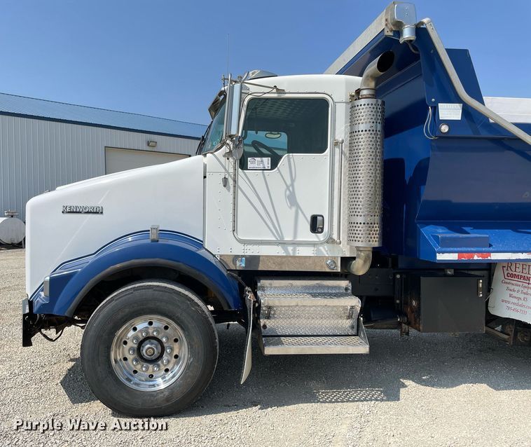 image for item DR7533 2006 Kenworth T800  dump truck