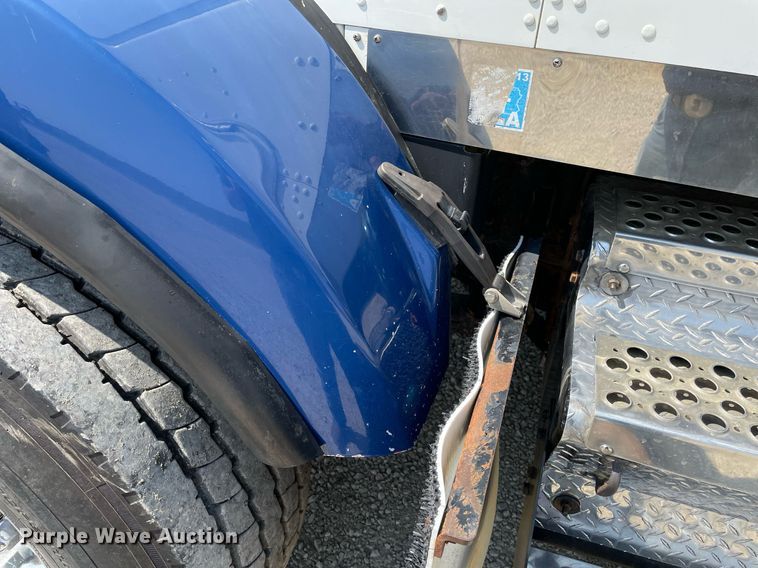 image for item DR7533 2006 Kenworth T800  dump truck