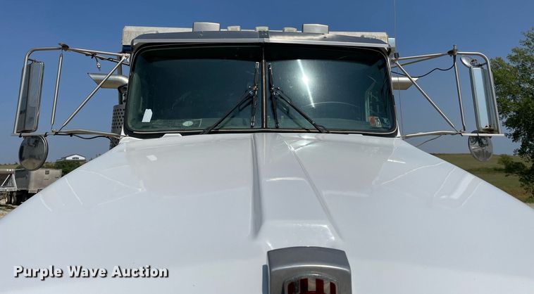 image for item DR7533 2006 Kenworth T800  dump truck