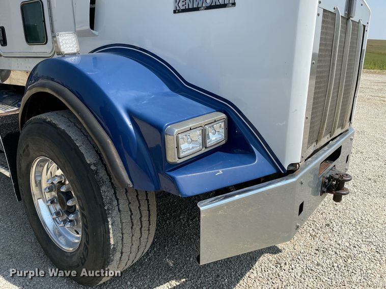 image for item DR7533 2006 Kenworth T800  dump truck