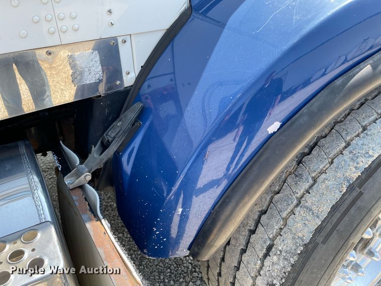 image for item DR7533 2006 Kenworth T800  dump truck