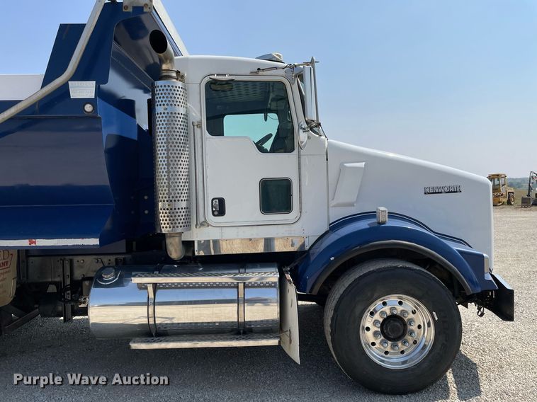 image for item DR7533 2006 Kenworth T800  dump truck