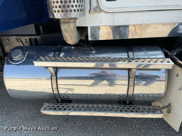 image for item DR7533 2006 Kenworth T800  dump truck