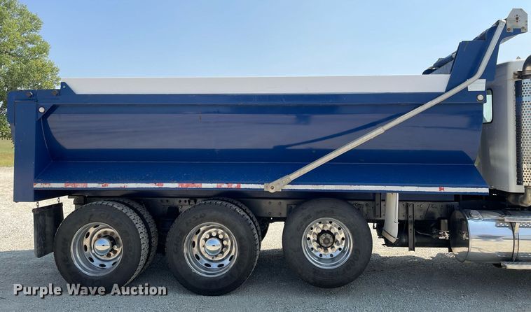 image for item DR7533 2006 Kenworth T800  dump truck