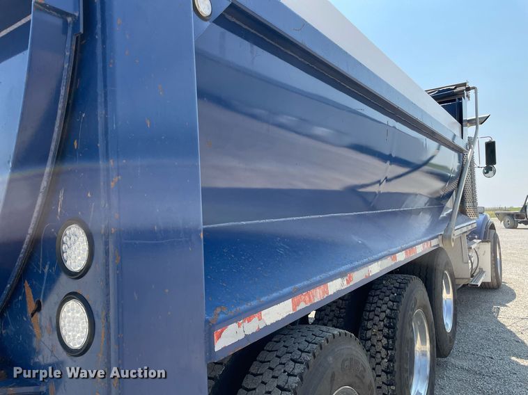 image for item DR7533 2006 Kenworth T800  dump truck