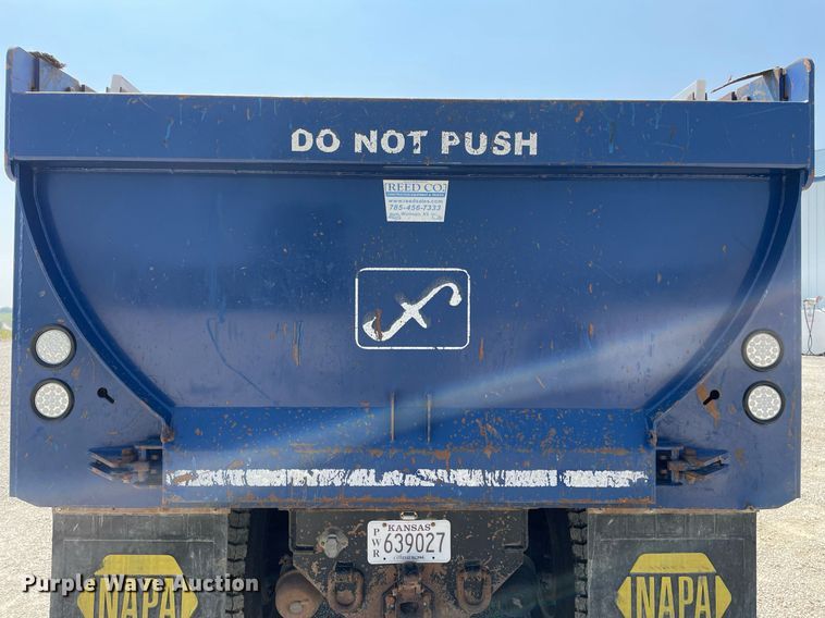 image for item DR7533 2006 Kenworth T800  dump truck