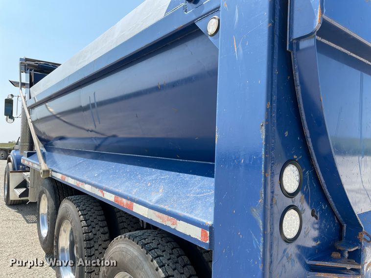 image for item DR7533 2006 Kenworth T800  dump truck