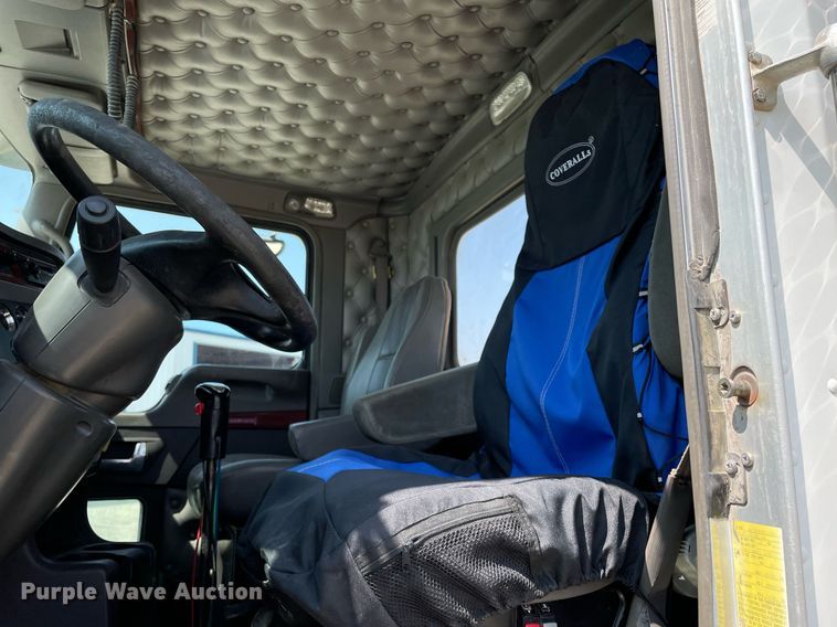 image for item DR7533 2006 Kenworth T800  dump truck