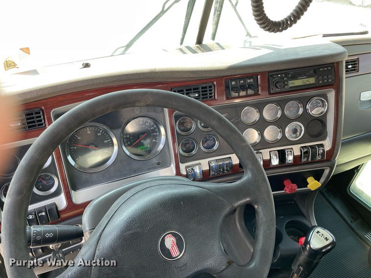 image for item DR7533 2006 Kenworth T800  dump truck