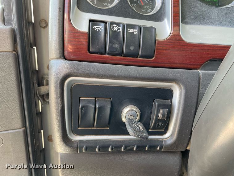 image for item DR7533 2006 Kenworth T800  dump truck