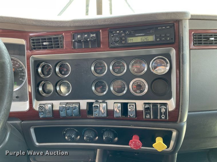 image for item DR7533 2006 Kenworth T800  dump truck