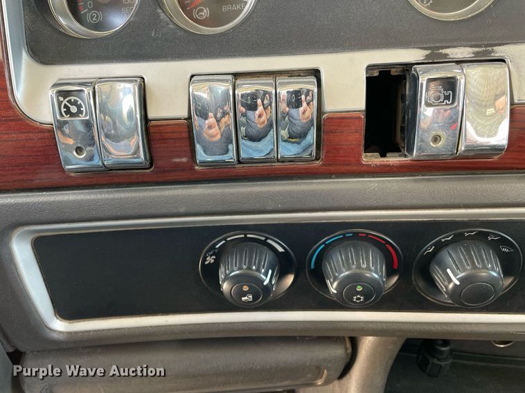 image for item DR7533 2006 Kenworth T800  dump truck