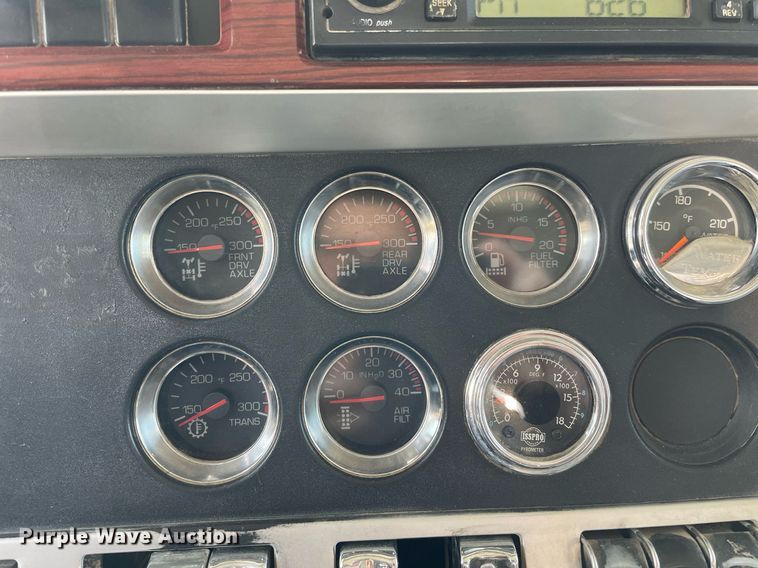 image for item DR7533 2006 Kenworth T800  dump truck