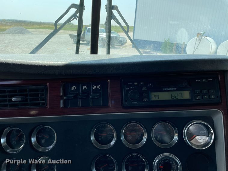 image for item DR7533 2006 Kenworth T800  dump truck