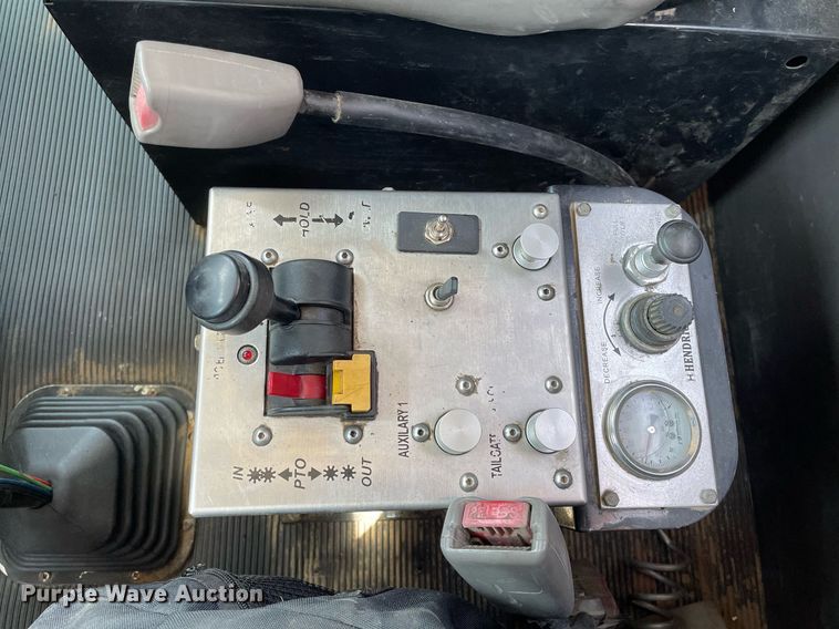 image for item DR7533 2006 Kenworth T800  dump truck