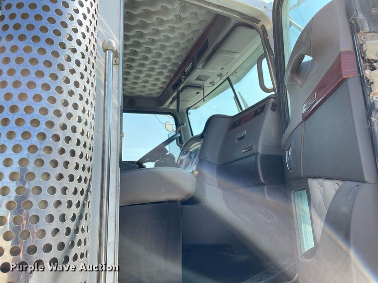 image for item DR7533 2006 Kenworth T800  dump truck