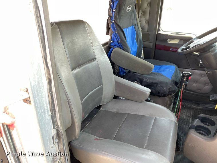 image for item DR7533 2006 Kenworth T800  dump truck