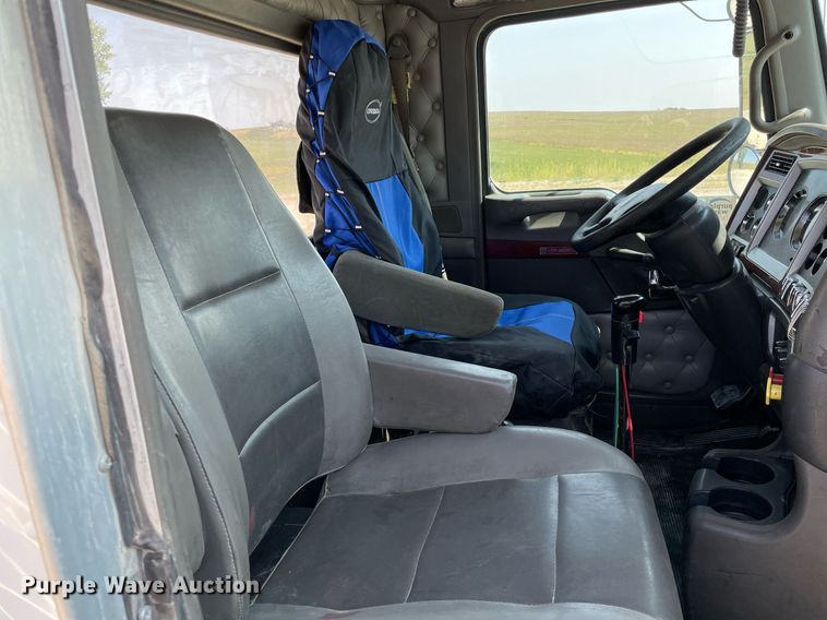 image for item DR7533 2006 Kenworth T800  dump truck